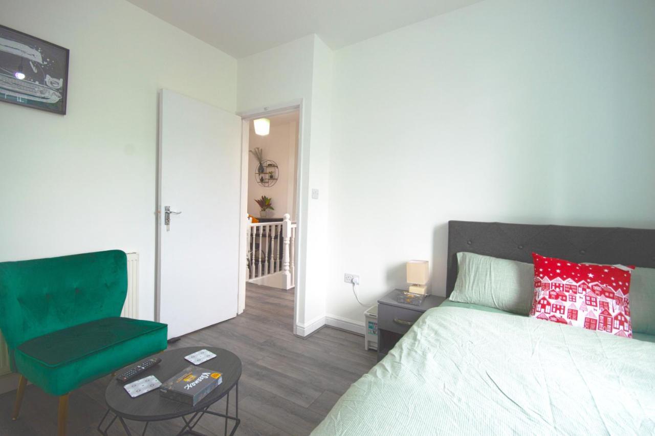 Cosy Family Home W/Wi-Fi, Parking, Self Check-In Londres Exterior foto