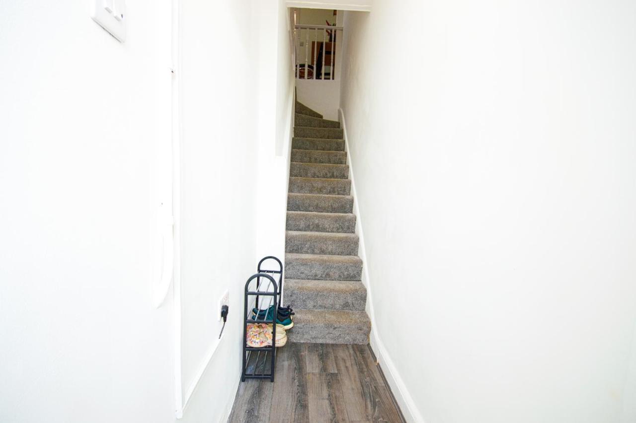 Cosy Family Home W/Wi-Fi, Parking, Self Check-In Londres Exterior foto